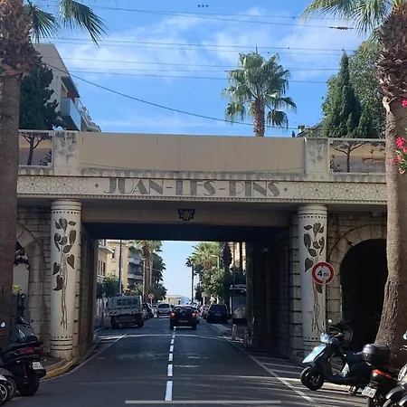 New Renovated Spacious 2 Bedroom Ac 300m From Juan-les-Pins