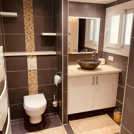 New Renovated Spacious 2 Bedroom Ac 300m From Juan-les-Pins