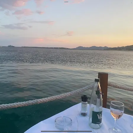 New Renovated Spacious 2 Bedroom Ac 300m From Lägenhet *