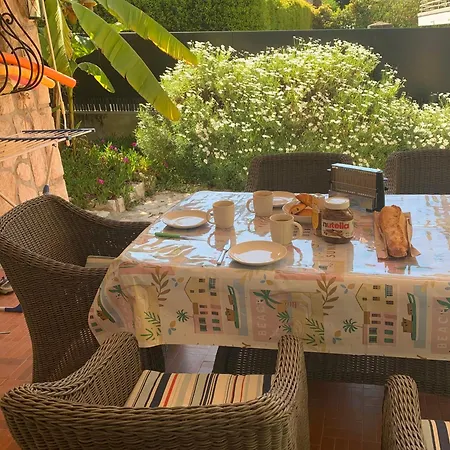 Lägenhet New Renovated Spacious 2 Bedroom Ac 300m From *