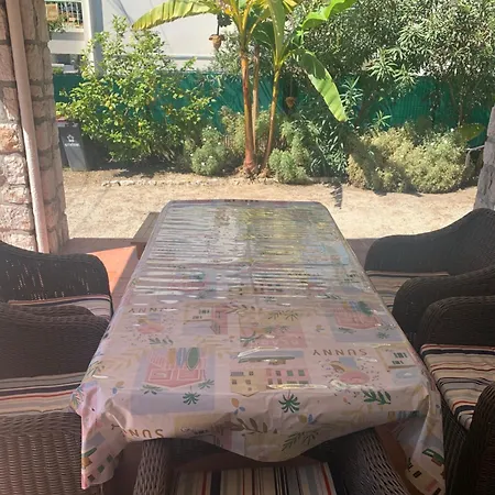 New Renovated Spacious 2 Bedroom Ac 300m From Juan-les-Pins