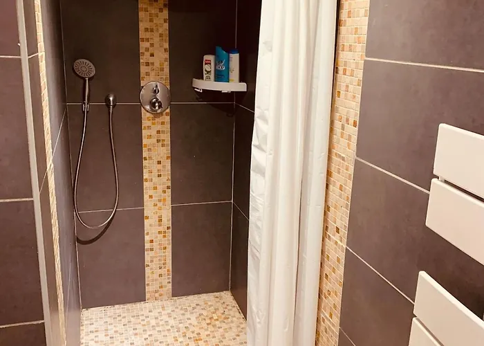 New Renovated Spacious 2 Bedroom Ac 300m From Apartamento Juan-les-Pins