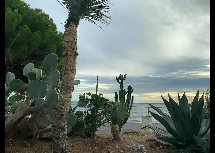 New Renovated Spacious 2 Bedroom Ac 300m From Apartamento *