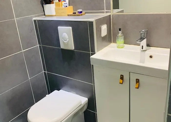 New Renovated Spacious 2 Bedroom Ac 300m From Apartamento *