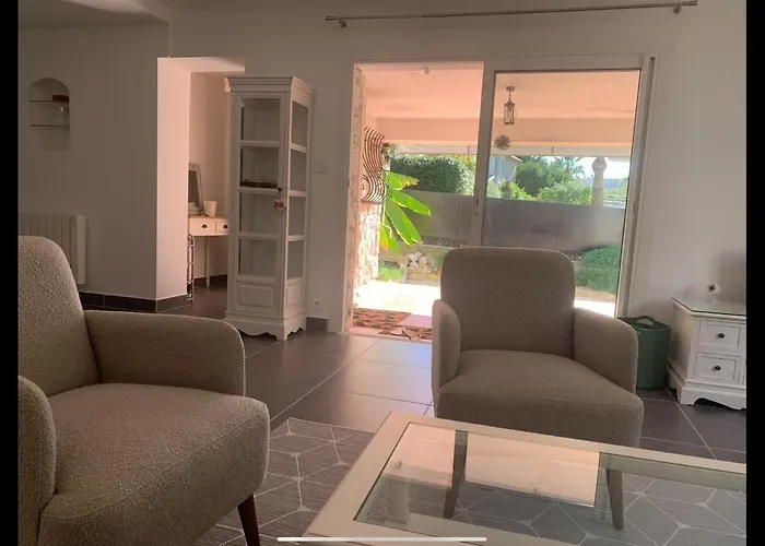 New Renovated Spacious 2 Bedroom Ac 300m From Apartamento *