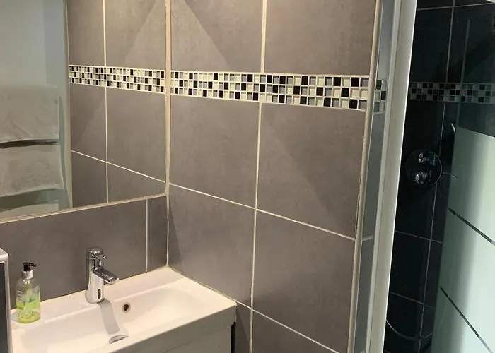 Apartamento New Renovated Spacious 2 Bedroom Ac 300m From *