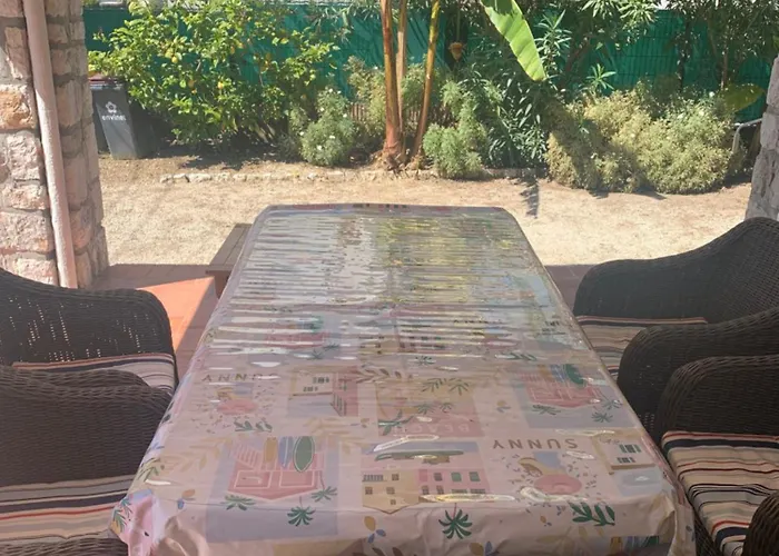 New Renovated Spacious 2 Bedroom Ac 300m From Juan-les-Pins