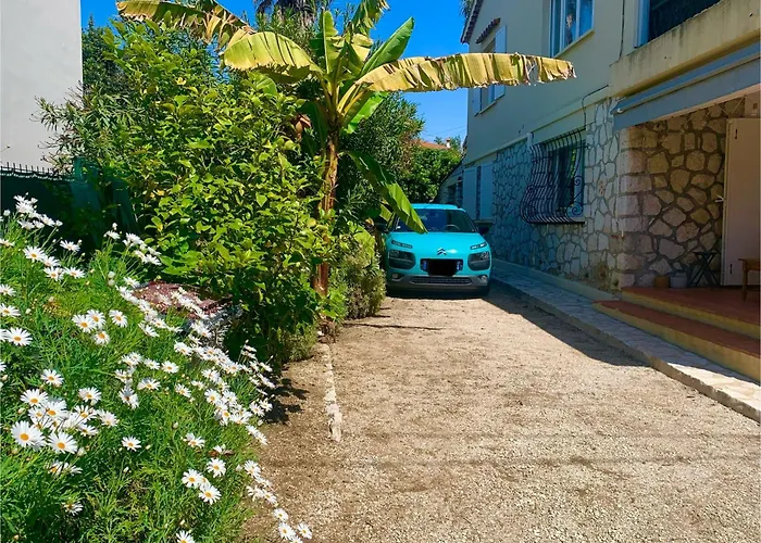 New Renovated Spacious 2 Bedroom Ac 300m From Apartamento