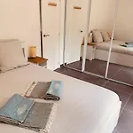New Renovated Spacious 2 Bedroom Ac 300m From 胡安莱潘