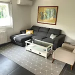 New Renovated Spacious 2 Bedroom Ac 300m From * 胡安莱潘