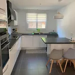 公寓 New Renovated Spacious 2 Bedroom Ac 300m From 胡安莱潘