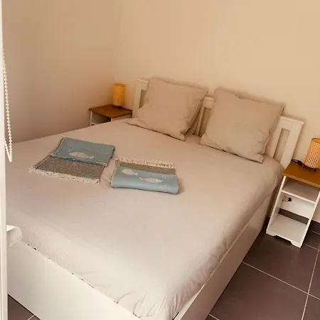 Apartman New Renovated Spacious 2 Bedroom Ac 300m From