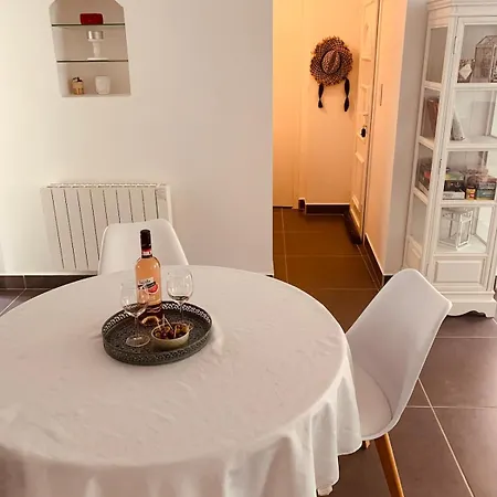 New Renovated Spacious 2 Bedroom Ac 300m From Juan-les-Pins