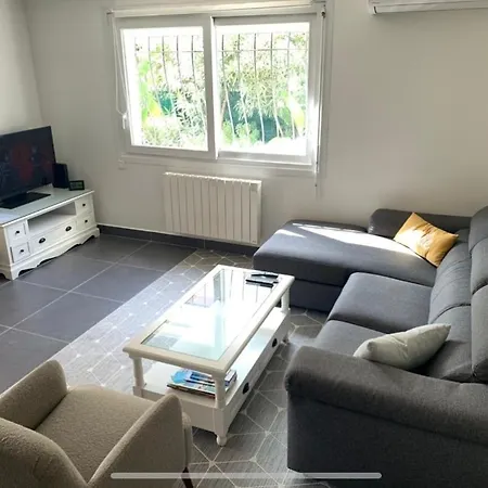 New Renovated Spacious 2 Bedroom Ac 300m From Juan-les-Pins