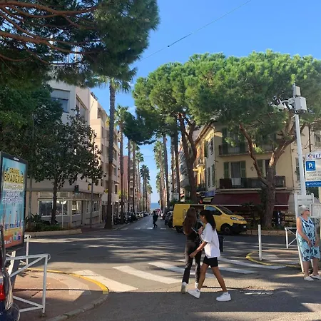 New Renovated Spacious 2 Bedroom Ac 300m From Apartman
