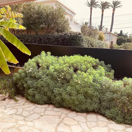 Apartment New Renovated Spacious 2 Bedroom Ac 300m From *