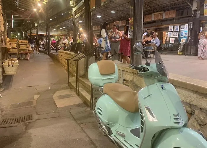 New Renovated Spacious 2 Bedroom Ac 300m From Juan-les-Pins